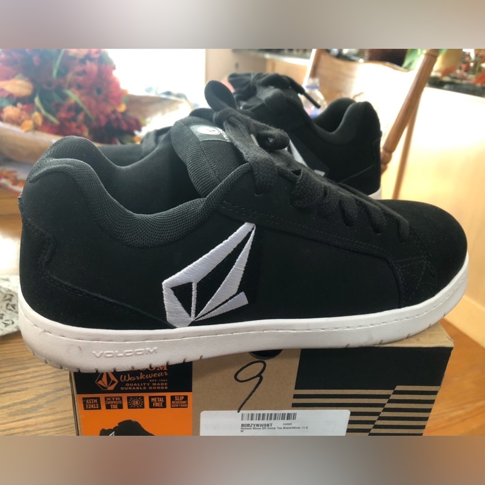 VOLCOM Men's Black & White Workwear Sneakers Shoes  Size 9 1/2W